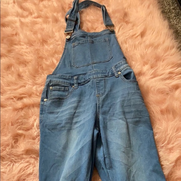 Fashion Nova overalls - Picture 2 of 2